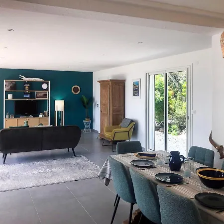 Villa Bleu Comme Toit 3425 *