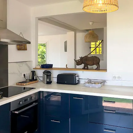 Villa Bleu Comme Toit 3425 *